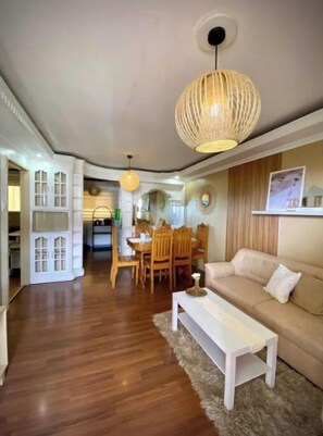 TV - Charming Family Condo Resort beside SM Mall! (Davao City)