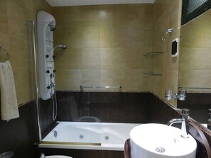 Poreamme, hiustenkuivaaja, pyyhkeet, saippua