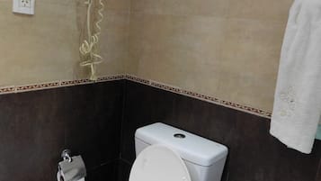 Jetted tub, hair dryer, towels, soap