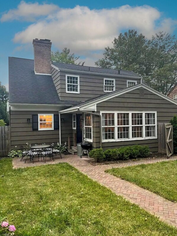 Exterior - Luck of the Irish - 4 bedroom house, 1.5 miles to Notre Dame (South Bend)
