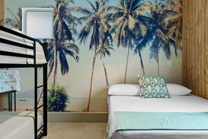 34 عدّة غرف نوم ومكتب ومكواة/لوح كي وسرير سفر