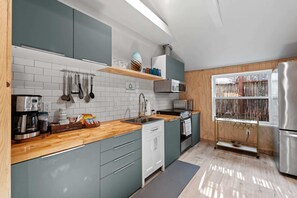 ثلاجة، ميكروويف، فرن، موقد طهي مسطح