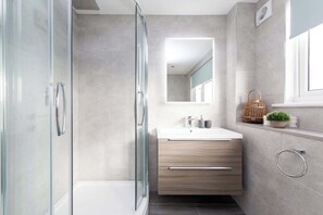 Baignoire, serviettes fournies