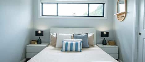 2 Schlafzimmer, Schreibtisch, Bügeleisen/Bügelbrett, Reisekinderbett