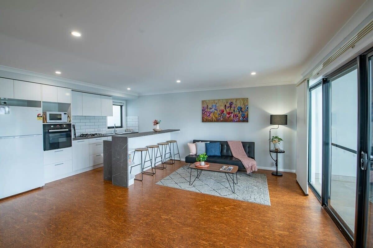 Televisio, DVD-soitin, työhuone