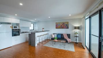 Televisio, DVD-soitin, työhuone