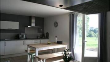 雪櫃、微波爐、焗爐、爐具