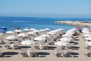 Private beach, white sand - Hotel Stella Marina (San Vincenzo)