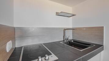Kühlschrank, Kochgeschirr/Geschirr/Besteck