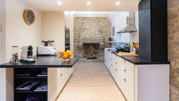 Réfrigérateur, micro-ondes, four, lave-vaisselle