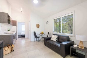 TV - Lazy Woods Two - Oceanstays (Yamba)