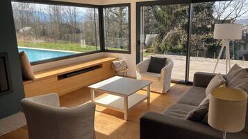 TV, fireplace, ping pong, stereo