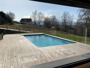 Outdoor pool, a heated pool - Contemporary house with swimming pool in the Pau-Tarbes-Lourdes triangle (Pontacq)