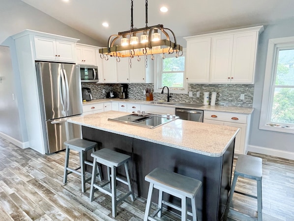 冰箱、微波炉、烤箱、炉灶