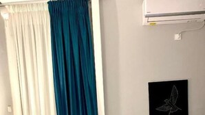 مساحة عمل للكمبيوتر المحمول وواي فاي مجانًا وبديكورات فريدة لكل غرفة