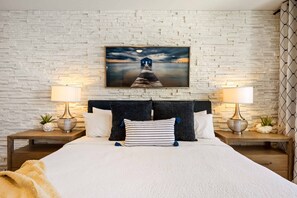 6 bedrooms, desk, iron/ironing board, travel crib