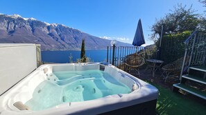 Outdoor spa tub - Casa Elka Balcony 8 Lake view (Tremosine)