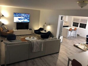 Interior - Waterfront + Complete Gym + Hot tub (Greenport)