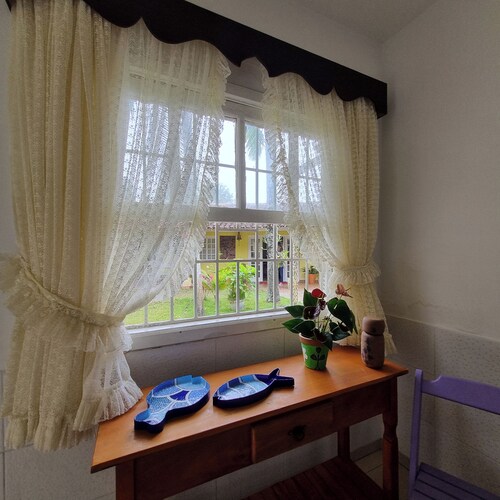 House with Incredible Pool Very Close to the Beach