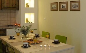 Dining - Astarte Villas - Coco Palm Deluxe 2 Bedroom Apartment N3 (Ζακυνθος)