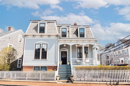 Exterior. Centerboard