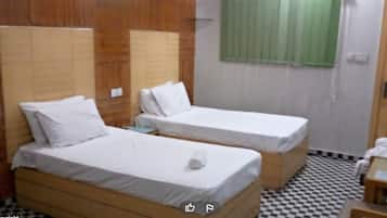 Deluxe Double Room | Iron/ironing board, free WiFi, bed sheets