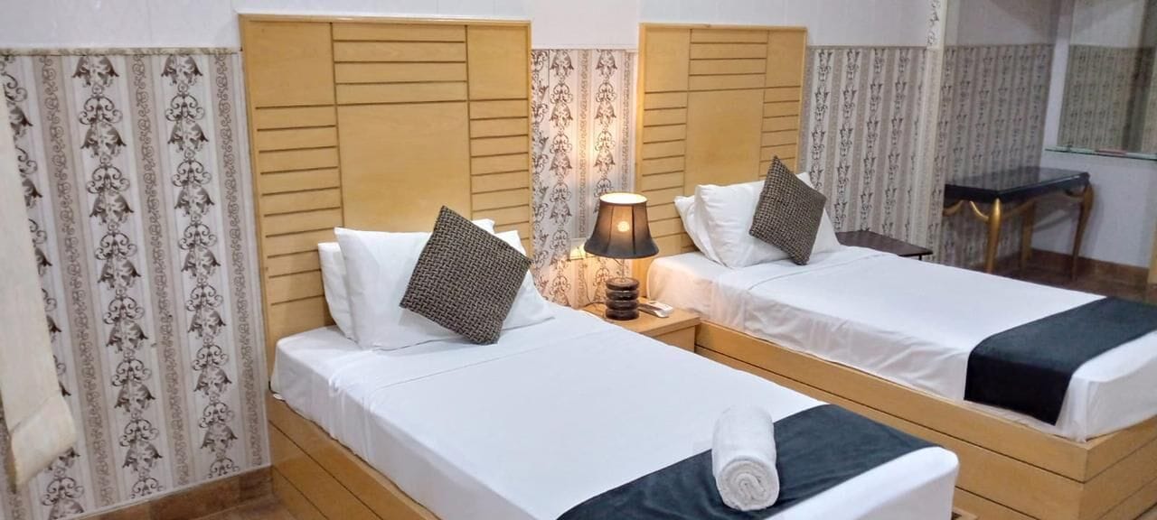 Deluxe Double Room | Iron/ironing board, free WiFi, bed sheets