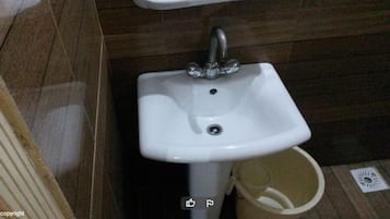 Deluxe Double Room | Bathroom | Shower, designer toiletries, towels, soap