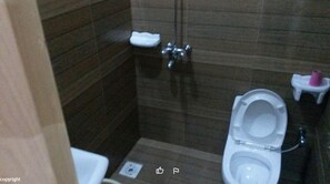 Deluxe Double Room | Bathroom