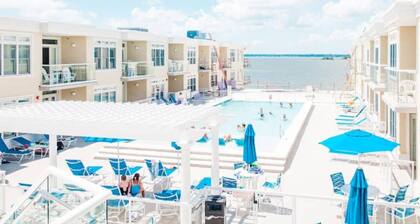 Dewey Splendor Pool and Beach!