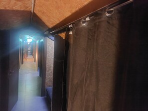 Shared Dormitory, Men only