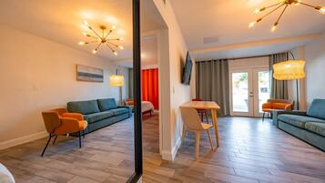 Een televisie en een kantoor