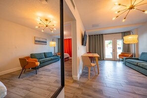 Een televisie en een kantoor