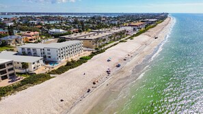 Beach nearby - Condo On The Beach - Heated Pool - Self Check-in (Belleair Beach)