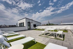 Outdoor dining - M11 | Mount-Royal Suites: 2BR + sofa bed - 25 (Montreal)