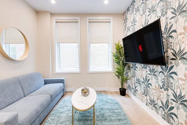 TV, offices - M11 | Mount-Royal Suites: 1BR + sofa bed - 26 (Montréal)