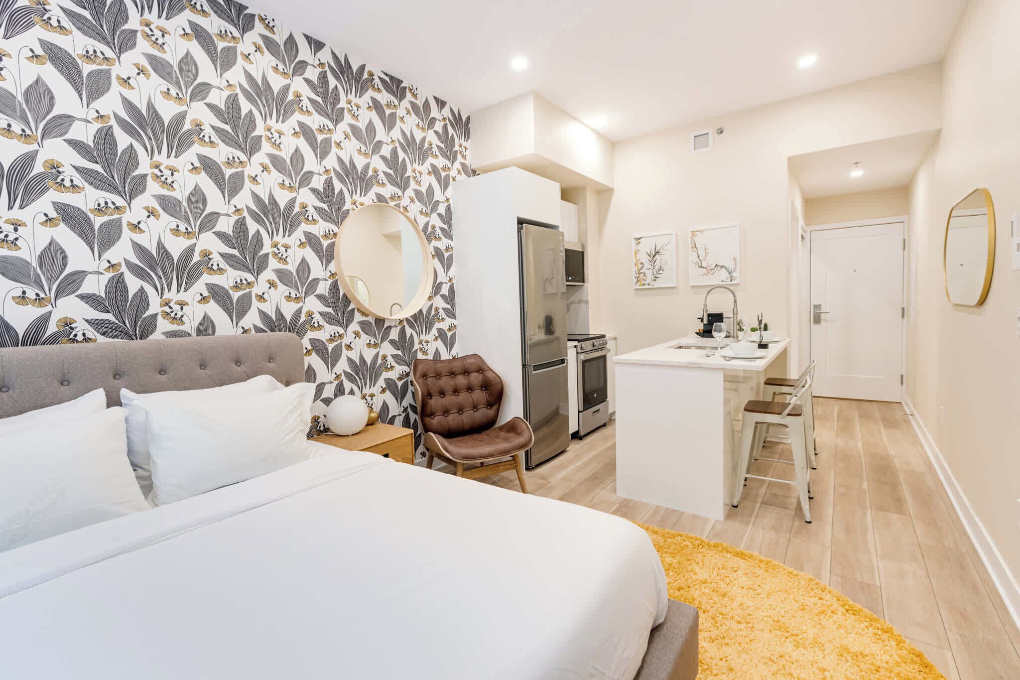 Iron/ironing board, travel crib, WiFi, bed sheets