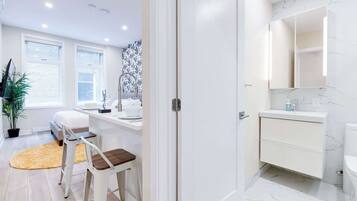 Shower, hair dryer, towels