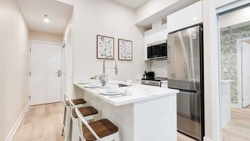 Refrigerador, microondas, horno, placa de cocina