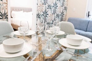 Dining - M11 | Mount-Royal Suites: 2BR + sofa bed - 210 (Montréal)