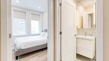 2 makuuhuonetta, silitysrauta/-lauta, vauvan matkasänky, Wi-Fi