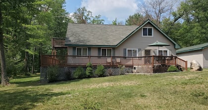 Spacious Cottage next to The Huron National Forest.