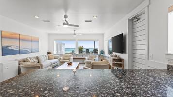 Full-size fridge, microwave, oven, stovetop