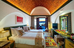 Minibar, caja de seguridad en la habitación y muebles diferentes 