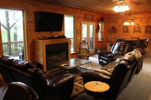 Smart TV, caminetto, lettore DVD