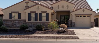 Airy Oasis Sleeps 8- Pool, Spa & Pool Table