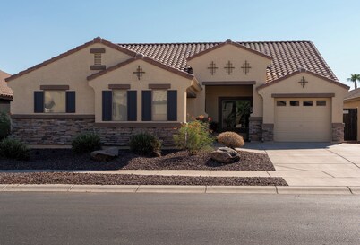 Airy Oasis Sleeps 8- Pool, Spa & Pool Table