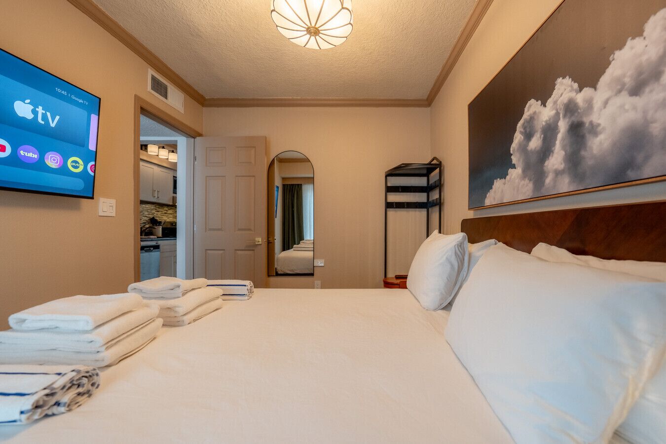 1 bedroom, desk, iron/ironing board, WiFi