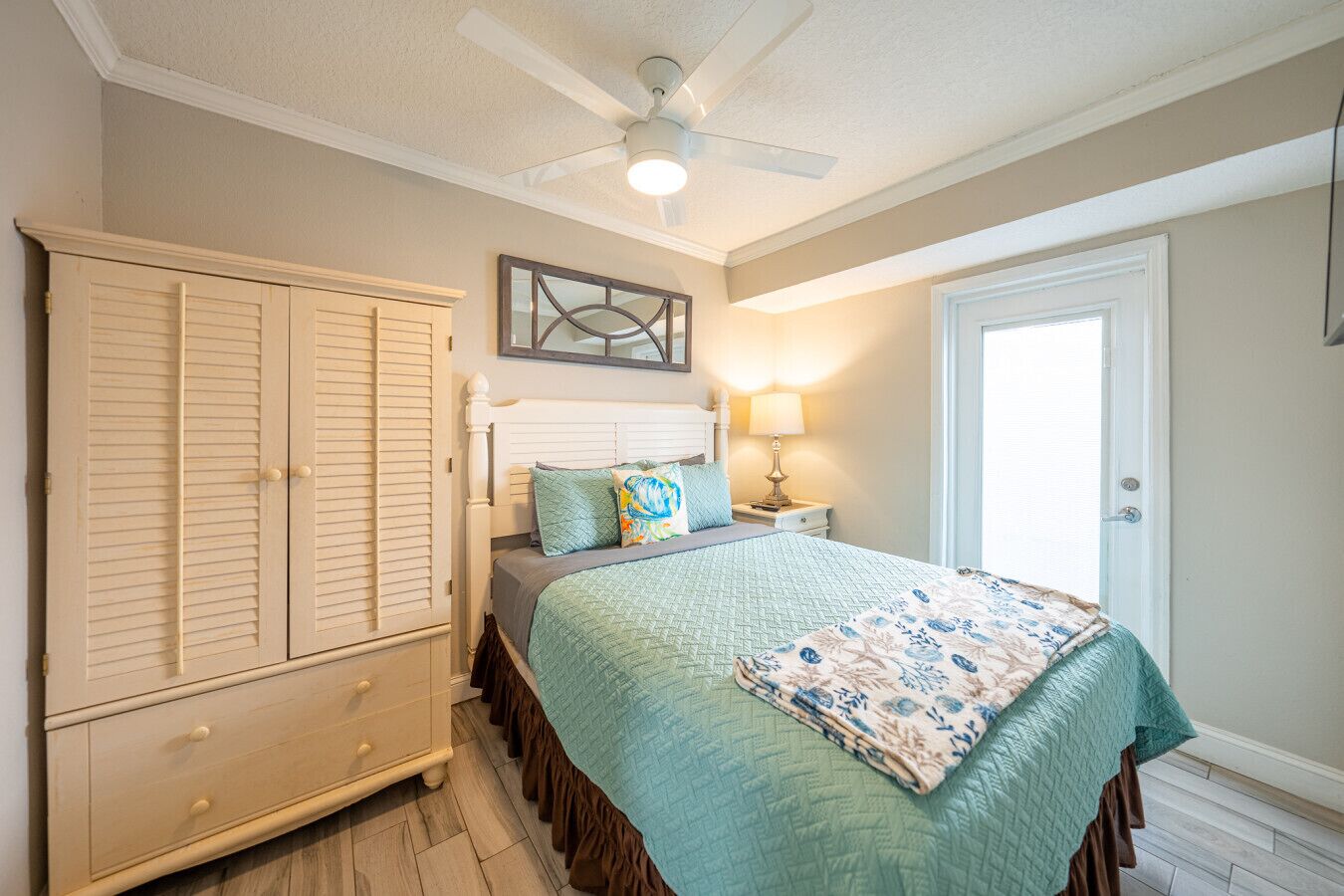 1 bedroom, desk, iron/ironing board, WiFi