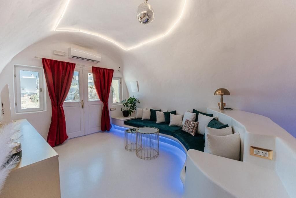 Habitación doble exclusiva | Decoración personalizada, muebles diferentes y escritorio 